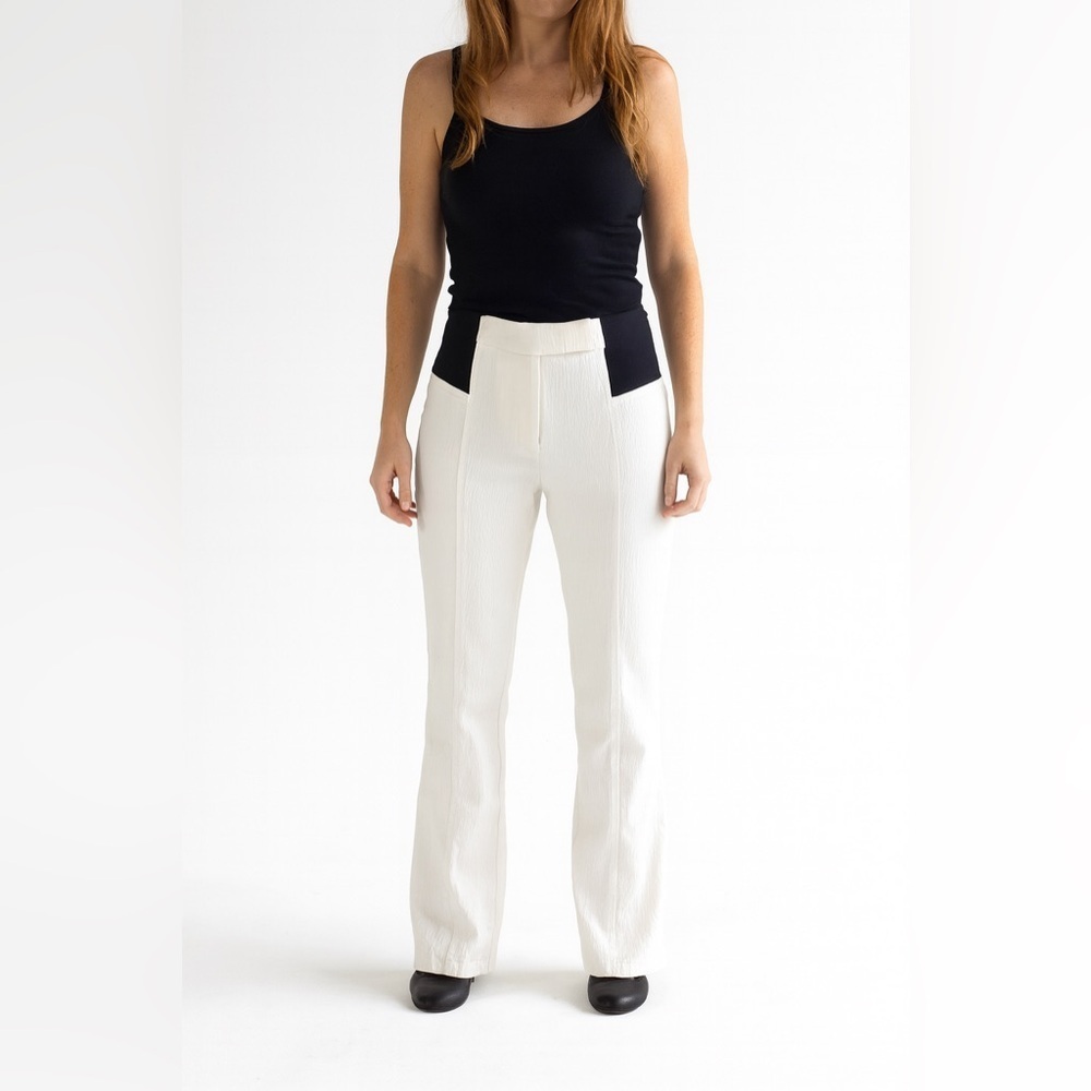 NWT DG2 Diane Gilman White Pants Sz M Ramie Cotton Black Waistband Flared Leg